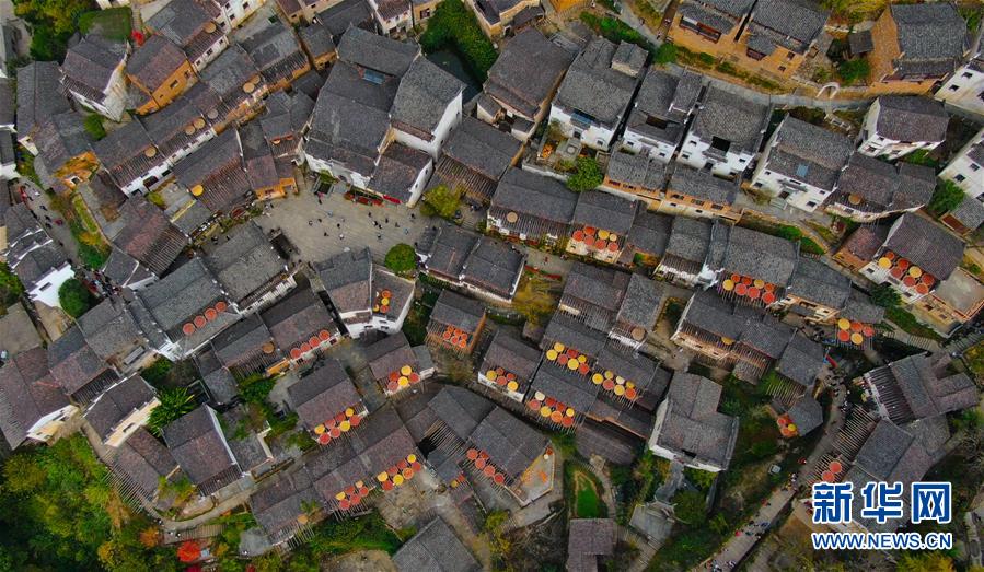 （圖文互動）（1）鄉(xiāng)村攝影師、鄉(xiāng)村&ldquo;模特&rdquo;、民宿店主&mdash;&mdash;鄉(xiāng)村旅游推動婺源農(nóng)民生活方式發(fā)生新變化