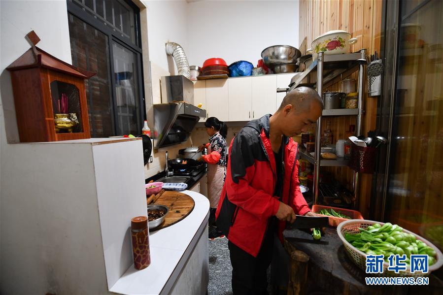 （圖文互動）（8）鄉(xiāng)村攝影師、鄉(xiāng)村&ldquo;模特&rdquo;、民宿店主&mdash;&mdash;鄉(xiāng)村旅游推動婺源農(nóng)民生活方式發(fā)生新變化