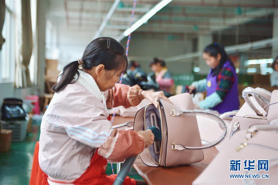 （圖文互動(dòng)）（3）人回鄉(xiāng)、錢回流、企回遷&mdash;&mdash;一個(gè)大石山區(qū)貧困縣的返鄉(xiāng)創(chuàng)業(yè)故事 