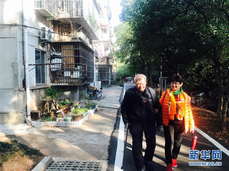 （新華全媒頭條&middot;圖文互動）（8）滄海橫流 信仰彌堅&mdash;&mdash;記共產(chǎn)黨員、湘潭大學(xué)九旬教授滄南