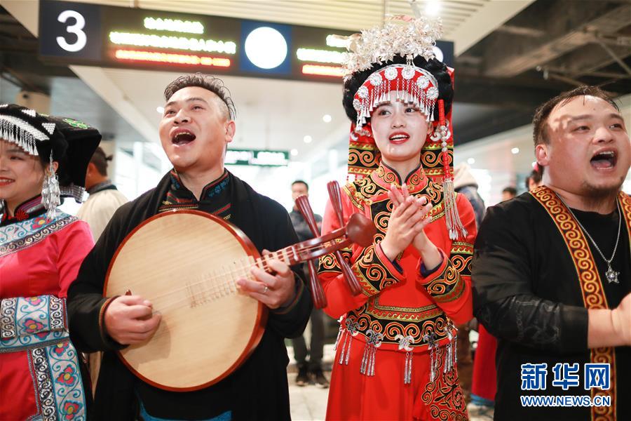 (新華全媒頭條·圖文互動)(18)烏蒙歡歌高鐵來——寫在成貴高鐵通車之際