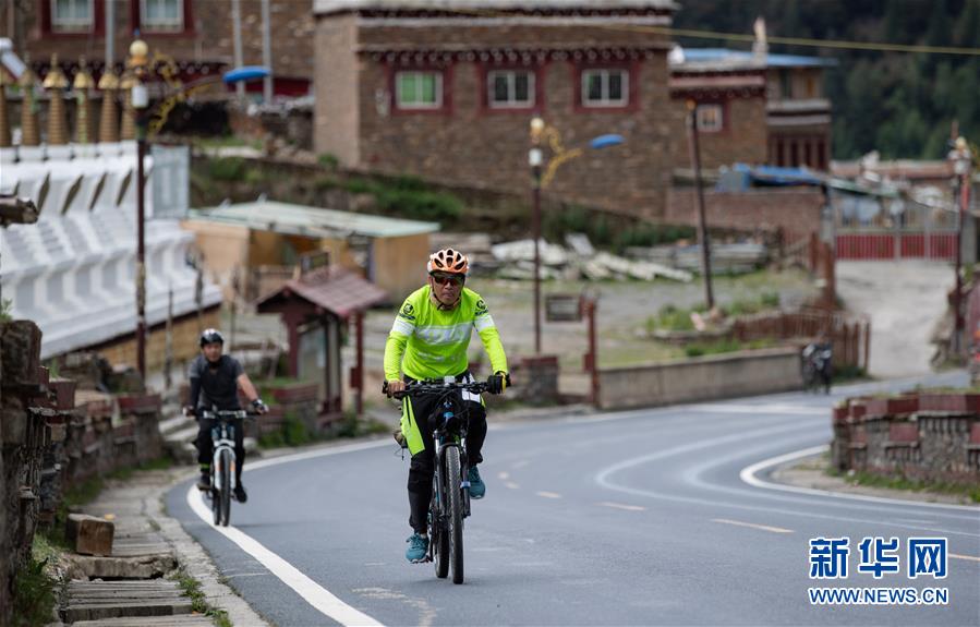 （新華全媒頭條&middot;圖文互動）（11）格?；ㄩ_滿天路&mdash;&mdash;寫在川藏公路通車65周年之際