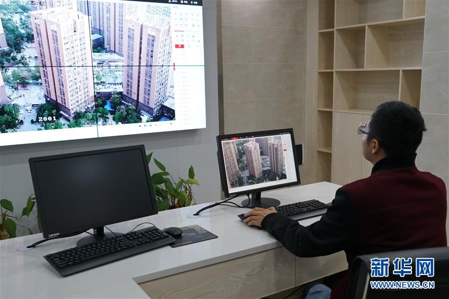 （在習(xí)近平新時代中國特色社會主義思想指引下&mdash;&mdash;新時代新作為新篇章&middot;總書記關(guān)切高質(zhì)量發(fā)展&middot;圖文互動）（3）同一片家園，同一個夢想&mdash;&mdash;棚改區(qū)里的民生新事