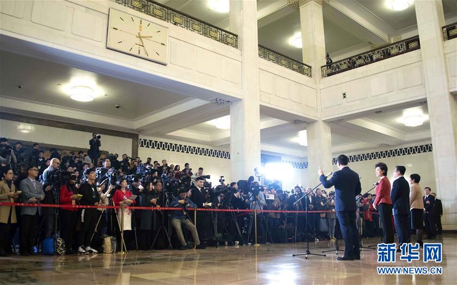 （兩會(huì)&middot;面對(duì)面）（14）全國(guó)政協(xié)委員接受采訪