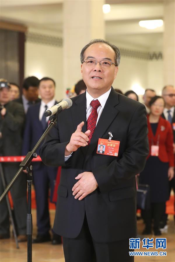 （兩會(huì)&middot;面對(duì)面）（6）全國人大代表接受采訪