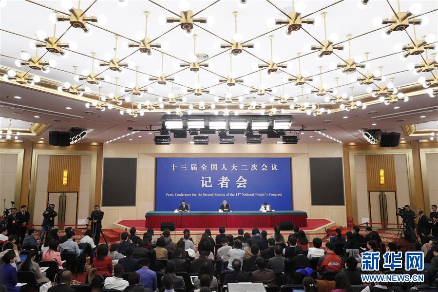 （兩會）（1）國務(wù)院扶貧辦主任劉永富就&ldquo;攻堅克難&mdash;&mdash;堅決打贏脫貧攻堅戰(zhàn)&rdquo;答記者問