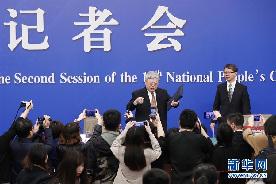 （兩會(huì)）（5）國務(wù)院扶貧辦主任劉永富就&ldquo;攻堅(jiān)克難&mdash;&mdash;堅(jiān)決打贏脫貧攻堅(jiān)戰(zhàn)&rdquo;答記者問