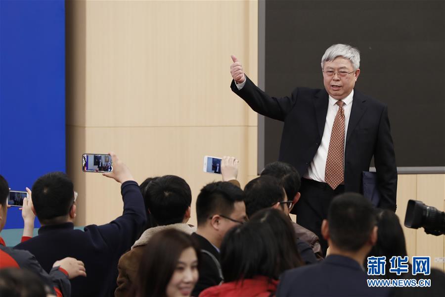 （兩會(huì)&middot;XHDW）（6）國(guó)務(wù)院扶貧辦主任劉永富就&ldquo;攻堅(jiān)克難&mdash;&mdash;堅(jiān)決打贏脫貧攻堅(jiān)戰(zhàn)&rdquo;答記者問