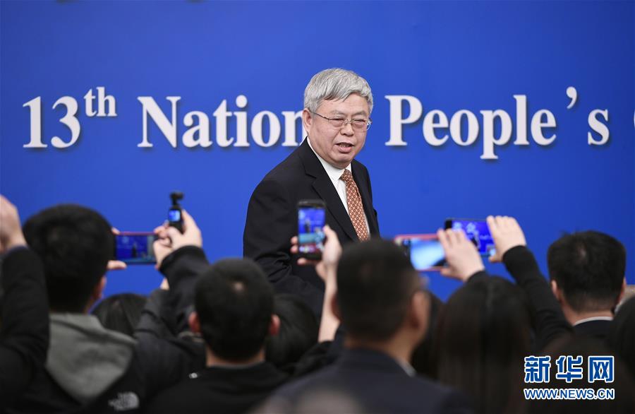 （兩會&middot;XHDW）（7）國務(wù)院扶貧辦主任劉永富就&ldquo;攻堅克難&mdash;&mdash;堅決打贏脫貧攻堅戰(zhàn)&rdquo;答記者問