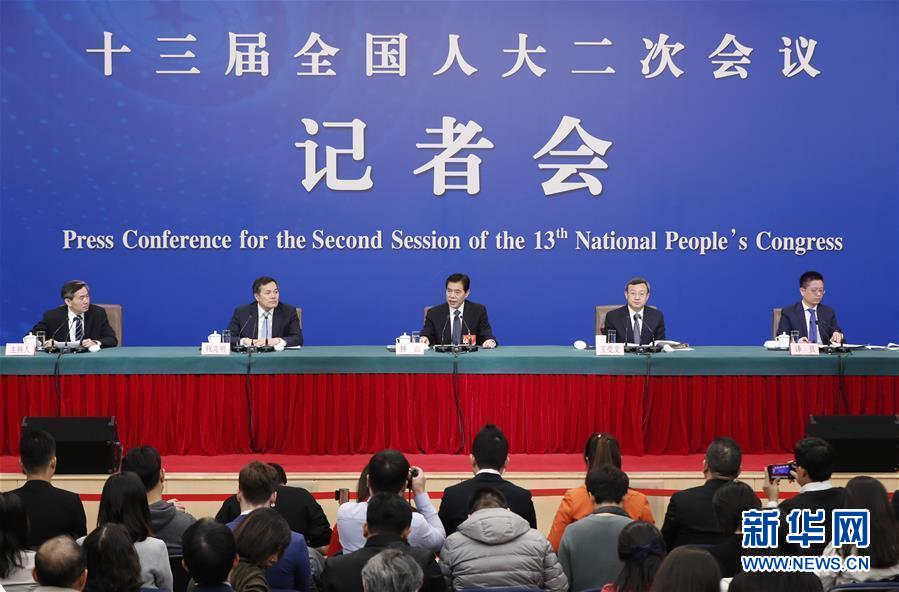 （兩會&middot;XHDW）（1）商務部部長鐘山等就&ldquo;促進形成強大國內(nèi)市場 推動全方位對外開放&rdquo;答記者問