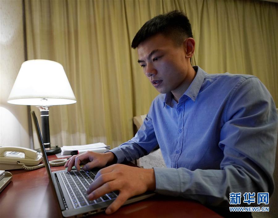 （新華全媒頭條&middot;兩會特別報道&middot;圖文互動）（10）向著夢想的接力&mdash;&mdash;&ldquo;90歲&rdquo;與&ldquo;95后&rdquo;代表的&ldquo;對話&rdquo;