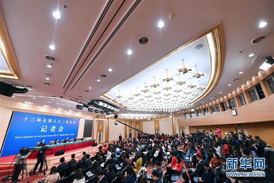 （兩會&middot;XHDW）（12）最高人民法院審判委員會副部級專職委員劉貴祥等就&ldquo;攻堅&lsquo;基本解決執(zhí)行難&rsquo;&rdquo;答記者問