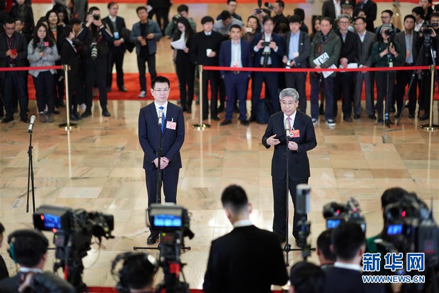 （兩會(huì)&middot;面對(duì)面&middot;XHDW）（14）全國(guó)政協(xié)委員接受采訪