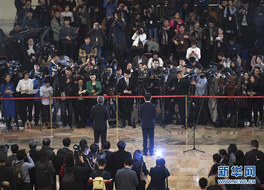 （兩會&middot;面對面&middot;XHDW）（19）全國政協委員接受采訪