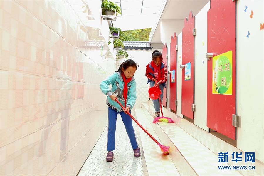 （新華全媒頭條&middot;圖文互動）（7）上下同心再出發(fā)&mdash;&mdash;習近平總書記同出席2019年全國兩會人大代表、政協(xié)委員共商國是紀實