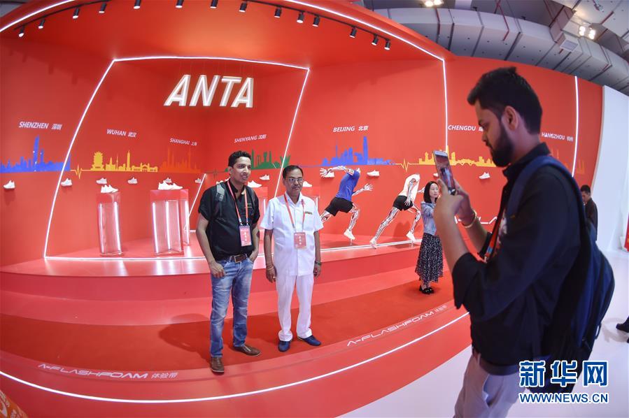 （新華全媒頭條&middot;圖文互動）（9）上下同心再出發(fā)&mdash;&mdash;習近平總書記同出席2019年全國兩會人大代表、政協(xié)委員共商國是紀實