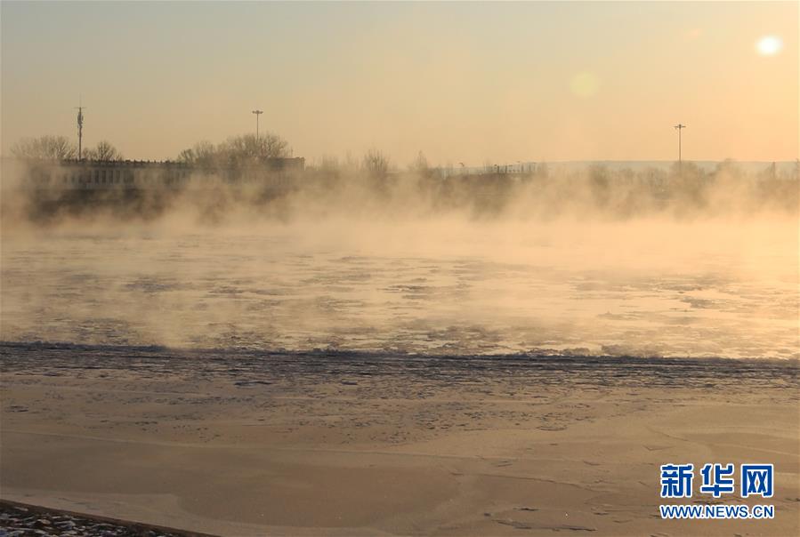 (環(huán)境)(3)黃河三盛公水利樞紐庫(kù)區(qū)出現(xiàn)“水煮黃河”景觀