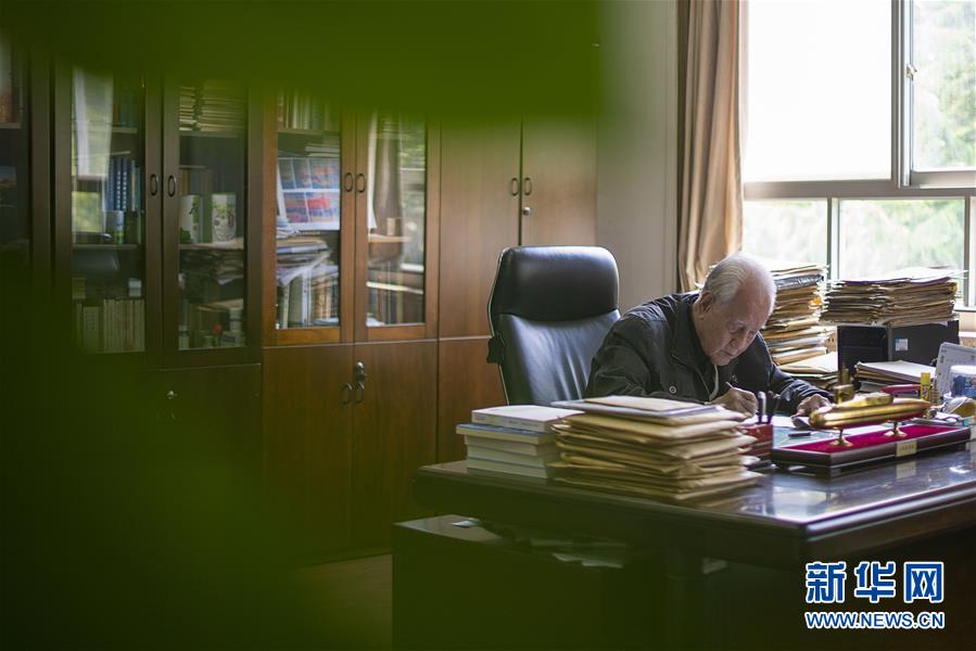 （今日關(guān)注&middot;科技獎勵大會&middot;圖文互動）（5）此生屬于祖國，此生無怨無悔&mdash;&mdash;隱身30年的中國核潛艇先驅(qū)黃旭華