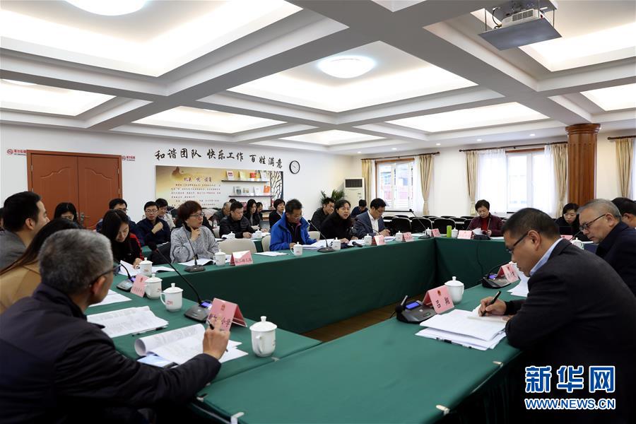 (新華全媒頭條·圖文互動)(7)為基層松綁減負 促干部擔(dān)當(dāng)作為——以習(xí)近平同志為核心的黨中央推進“基層減負年”工作綜述