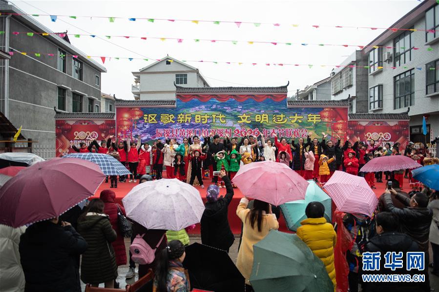 （新春走基層&middot;圖文互動(dòng)）（2）村晚&ldquo;說(shuō)唱&rdquo;唱什么？