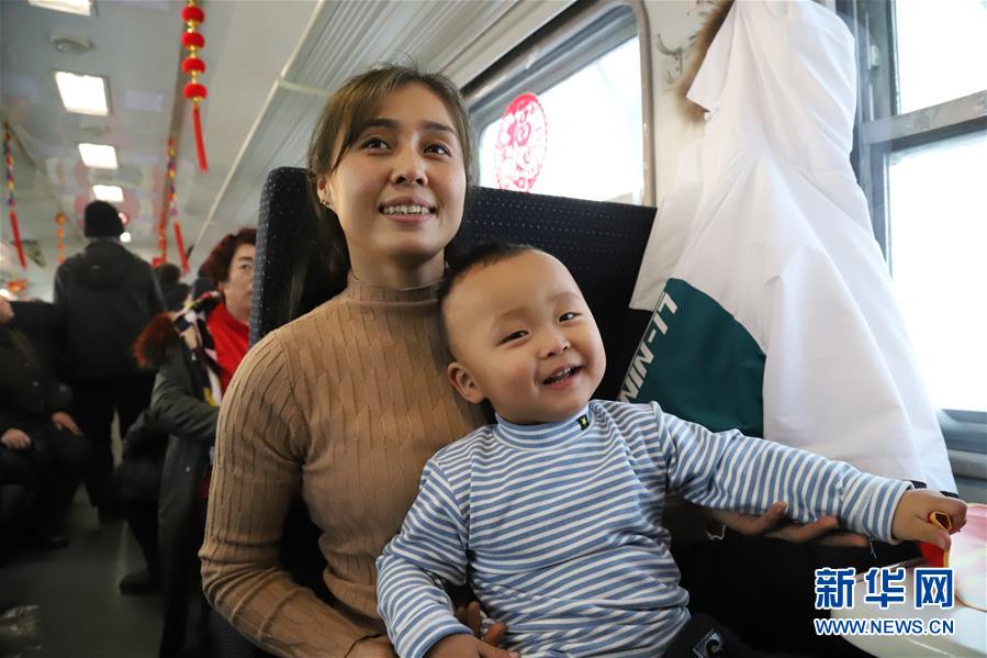 （新春走基層&middot;圖文互動(dòng)）（3）小康路上，與&ldquo;小慢車&rdquo;同行&mdash;&mdash;長(zhǎng)白山區(qū)綠皮火車二三事