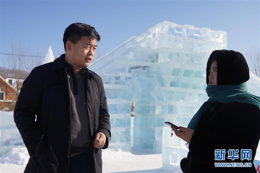 (新春走基層·圖文互動)(5)小鎮(zhèn)里的“U盤書記”