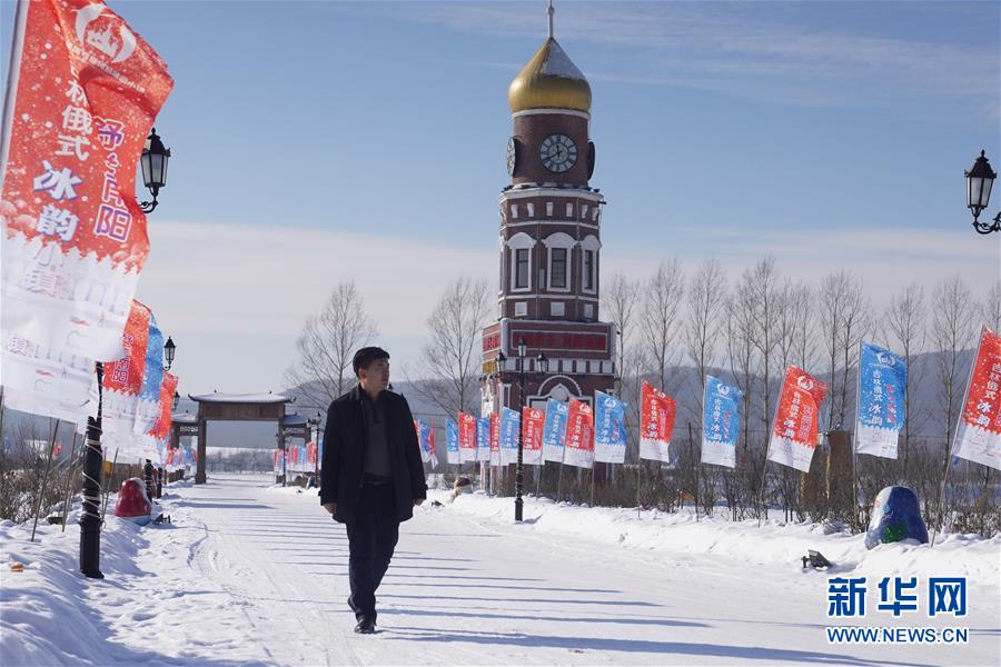 (新春走基層·圖文互動)(7)小鎮(zhèn)里的“U盤書記”
