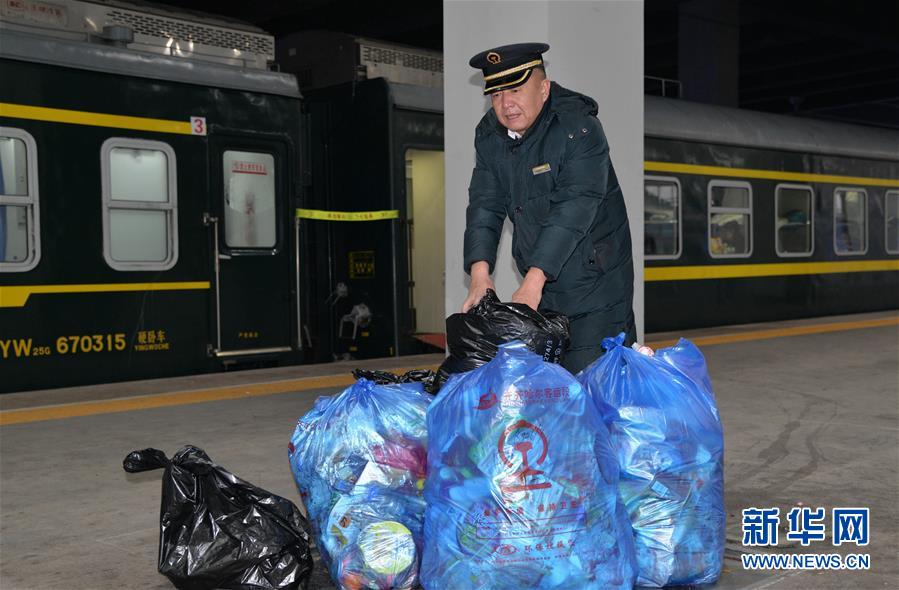 (新春走基層·圖文互動(dòng))(3)33小時(shí)的回家故事