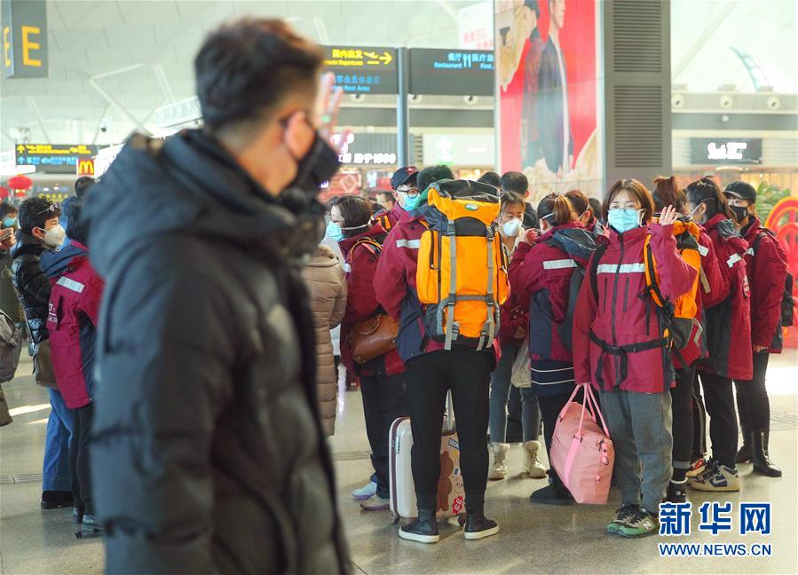 （新華全媒頭條&middot;圖文互動）（18）萬眾一心迎挑戰(zhàn) 眾志成城戰(zhàn)疫情&mdash;&mdash;全國總動員打響疫情防控阻擊戰(zhàn)紀(jì)實