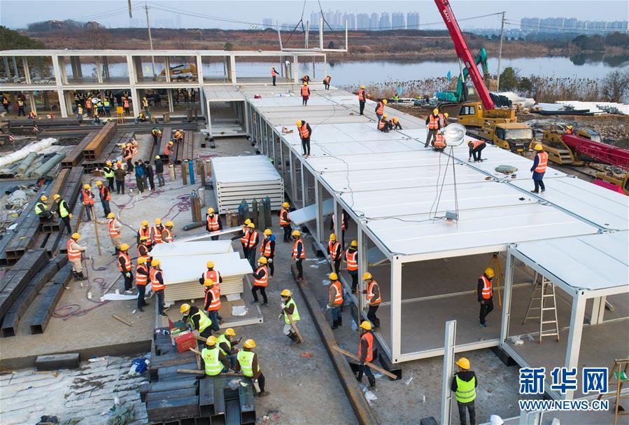 （新華全媒頭條&middot;圖文互動(dòng)）（6）黨旗，高高飄揚(yáng)在防控疫情斗爭(zhēng)第一線(xiàn)&mdash;&mdash;各級(jí)黨組織和廣大黨員干部投身疫情防控阻擊戰(zhàn)紀(jì)實(shí)