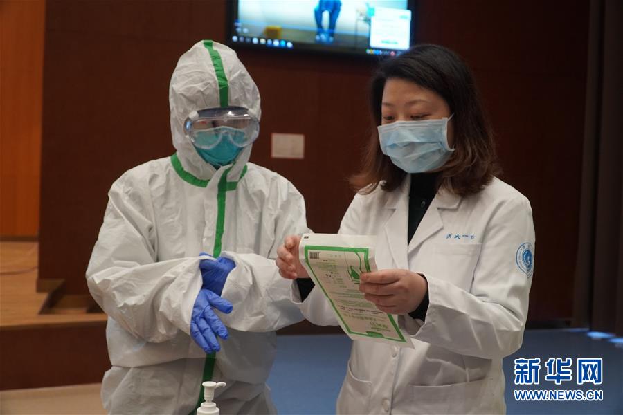 （聚焦疫情防控&middot;圖文互動）（4）無法握手，但始終并肩