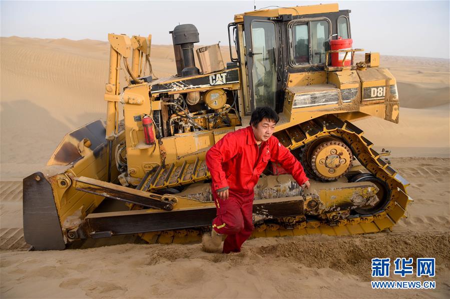 （新春走基層&middot;圖文互動(dòng)）（5）特寫：與車為伴，獨(dú)行沙海