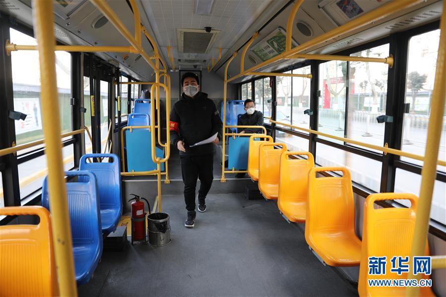（聚焦疫情防控&middot;圖文互動）（2）疫情下的公交司機：只要有一名乘客，我們也要堅守！