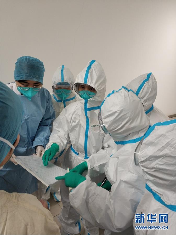 （新華全媒頭條&middot;圖文互動）（4）戰(zhàn)紅區(qū)！&mdash;&mdash;發(fā)生在武漢抗疫隔離病房內(nèi)的故事