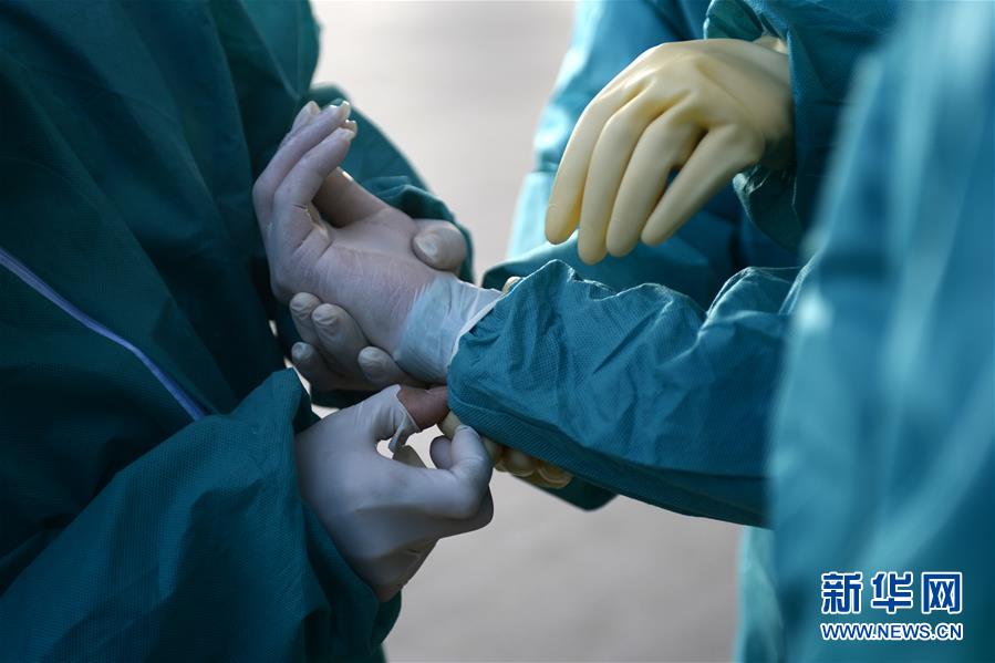 （聚焦疫情防控）（5）藍天志愿者的消毒戰(zhàn)&ldquo;疫&rdquo;