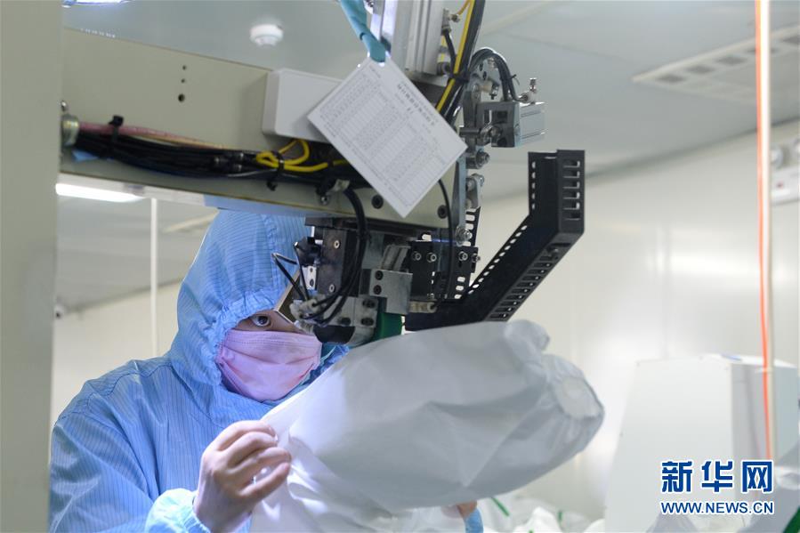 (在習近平新時代中國特色社會主義思想指引下——新時代新作為新篇章·習近平總書記關(guān)切事·圖文互動)(4)當億萬只手緊握在一起……——戰(zhàn)“疫”一線感受中國力量