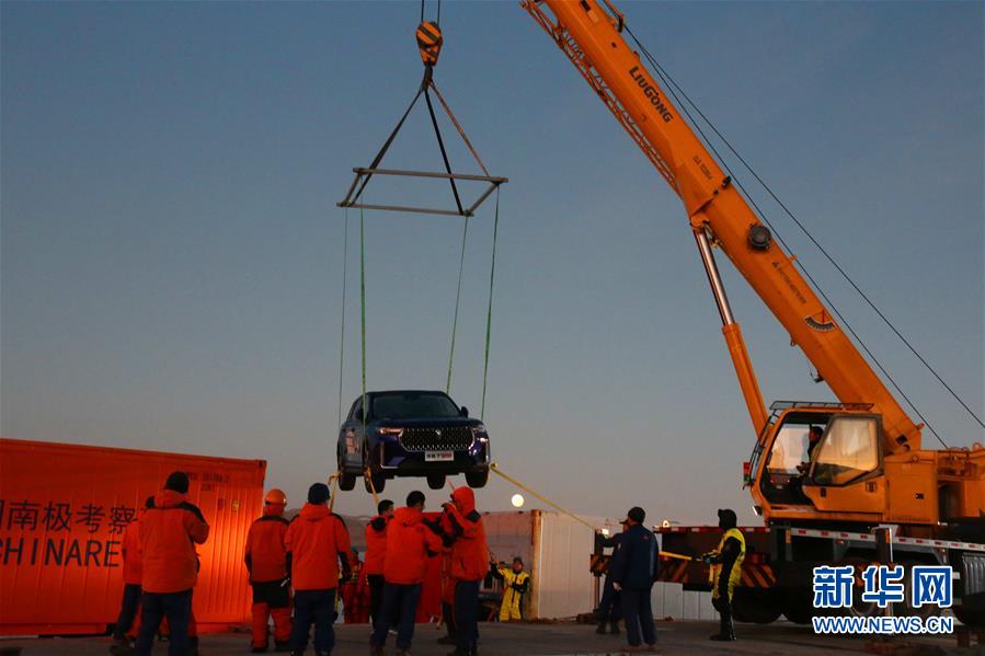 (“雪龍”探南極·圖文互動)(6)“雪龍2”號開始南極長城站首次卸貨