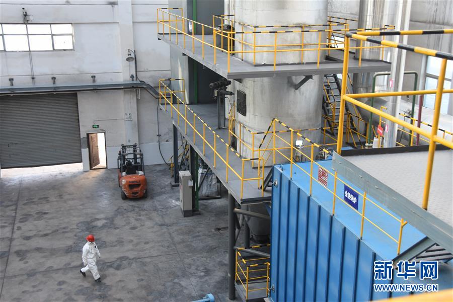 (聚焦疫情防控·圖文互動)(6)另類“白衣戰(zhàn)士”:堅守醫(yī)療廢物處置第一線