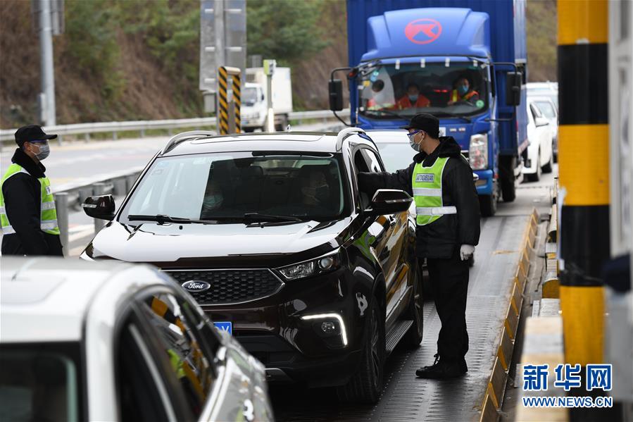 (聚焦疫情防控·圖文互動)(1)嚴守三大關(guān)口 蓄力復工復產(chǎn)——最大移民城市深圳的抗“疫”突圍戰(zhàn)