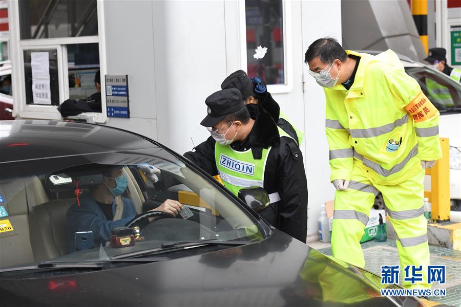 (聚焦疫情防控·圖文互動)(3)嚴守三大關(guān)口 蓄力復工復產(chǎn)——最大移民城市深圳的抗“疫”突圍戰(zhàn)