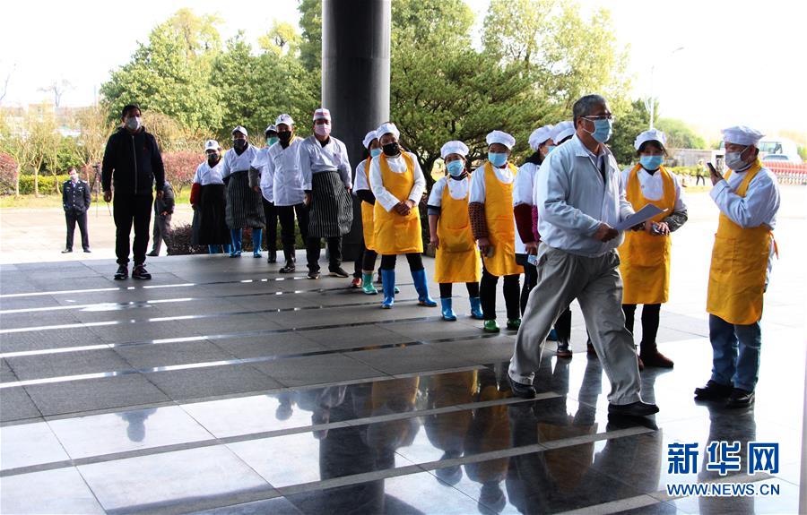 （來自經(jīng)濟(jì)前沿的故事&middot;企業(yè)復(fù)工復(fù)產(chǎn)&middot;圖文互動(dòng)）（2）看1500多名工人是如何復(fù)工的？&mdash;&mdash;湖南郴州一家企業(yè)復(fù)工目擊記 