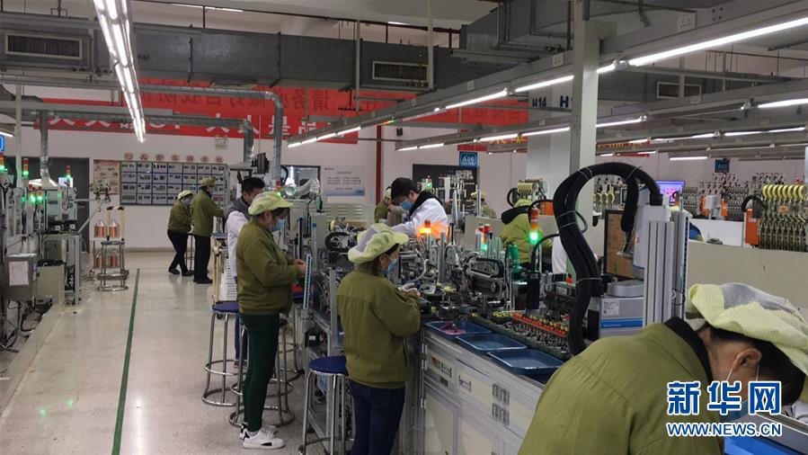 （來自經(jīng)濟(jì)前沿的故事&middot;企業(yè)復(fù)工復(fù)產(chǎn)&middot;圖文互動(dòng)）（3）看1500多名工人是如何復(fù)工的？&mdash;&mdash;湖南郴州一家企業(yè)復(fù)工目擊記 