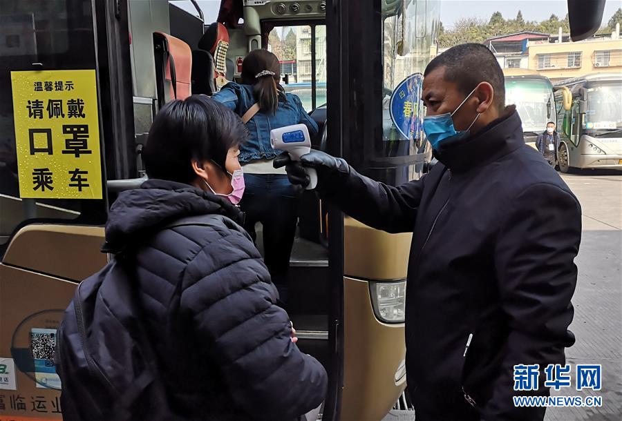 （做好六穩(wěn)工作 應(yīng)對(duì)復(fù)雜局面&middot;圖文互動(dòng)）（4）四川：&ldquo;點(diǎn)對(duì)點(diǎn)、一站式&rdquo;送農(nóng)民工安全返崗