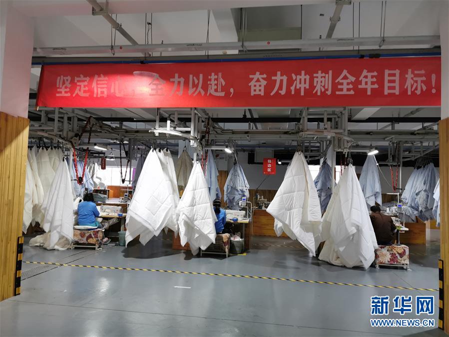 (來(lái)自經(jīng)濟(jì)前沿的故事·企業(yè)復(fù)工復(fù)產(chǎn)·圖文互動(dòng))(4)“開(kāi)門(mén)紅包”變“消毒迎門(mén)”——長(zhǎng)沙高新區(qū)一家企業(yè)復(fù)工的“拼勁”