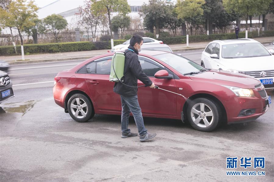 (來(lái)自經(jīng)濟(jì)前沿的故事·企業(yè)復(fù)工復(fù)產(chǎn)·圖文互動(dòng))(5)“開(kāi)門(mén)紅包”變“消毒迎門(mén)”——長(zhǎng)沙高新區(qū)一家企業(yè)復(fù)工的“拼勁”