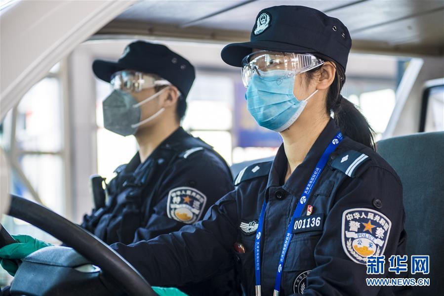 (聚焦疫情防控·圖文互動(dòng))(2)愛(ài)在“疫”起——四對(duì)“80后”夫妻的“逆行”表白