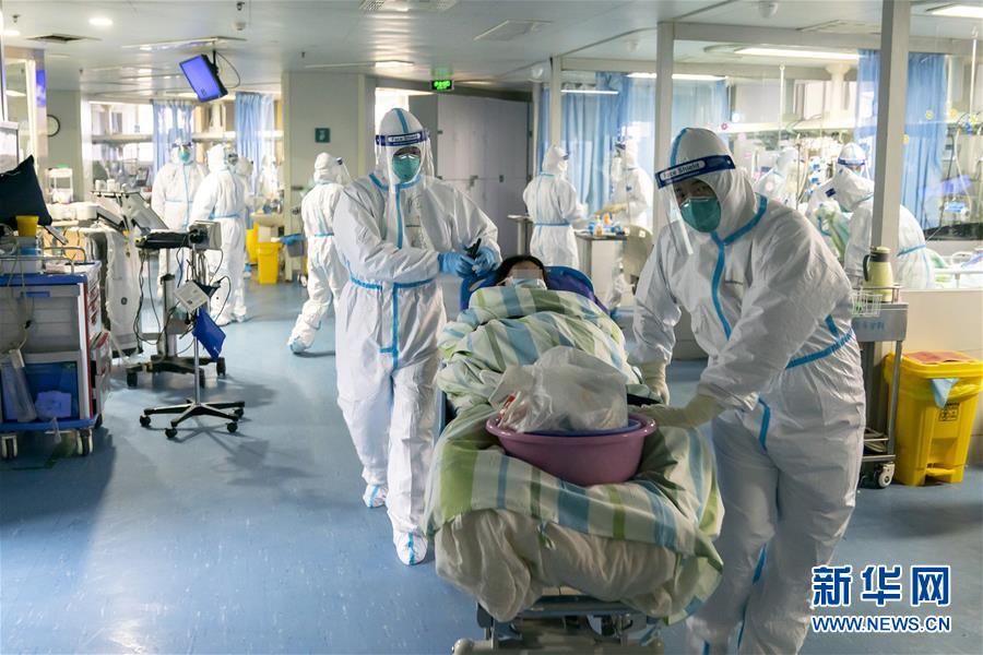 (新華全媒頭條·圖文互動)(16)火線上的中流砥柱——獻(xiàn)給奮戰(zhàn)在抗疫一線的醫(yī)務(wù)工作者