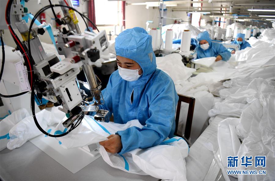 （聚焦疫情防控&middot;圖文互動）（1）我們能多產(chǎn)一件，前方就少一份風(fēng)險&mdash;&mdash;醫(yī)用防護服&ldquo;河北制造&rdquo;緊急&ldquo;起飛&rdquo;記