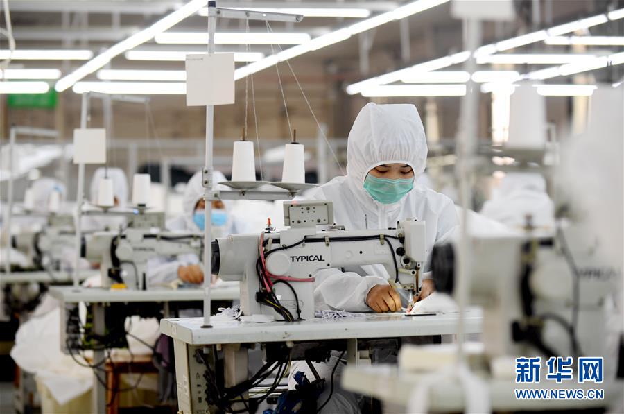 （聚焦疫情防控&middot;圖文互動）（3）我們能多產(chǎn)一件，前方就少一份風(fēng)險&mdash;&mdash;醫(yī)用防護服&ldquo;河北制造&rdquo;緊急&ldquo;起飛&rdquo;記