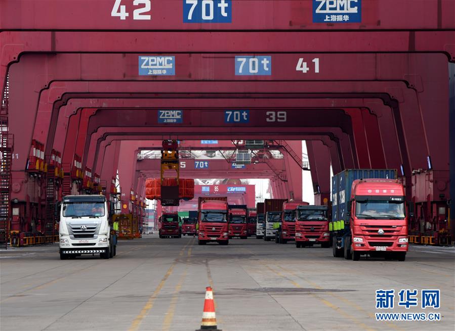 （圖文互動(dòng)）（2）海港轉(zhuǎn)運(yùn)不停歇　整體運(yùn)能待釋放&mdash;&mdash;沿海主要港口生產(chǎn)見聞